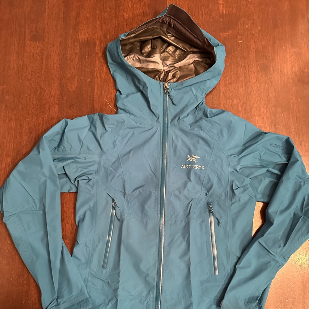 ARC’TERYX Gortex Women’s Light Blue Rain Jacket